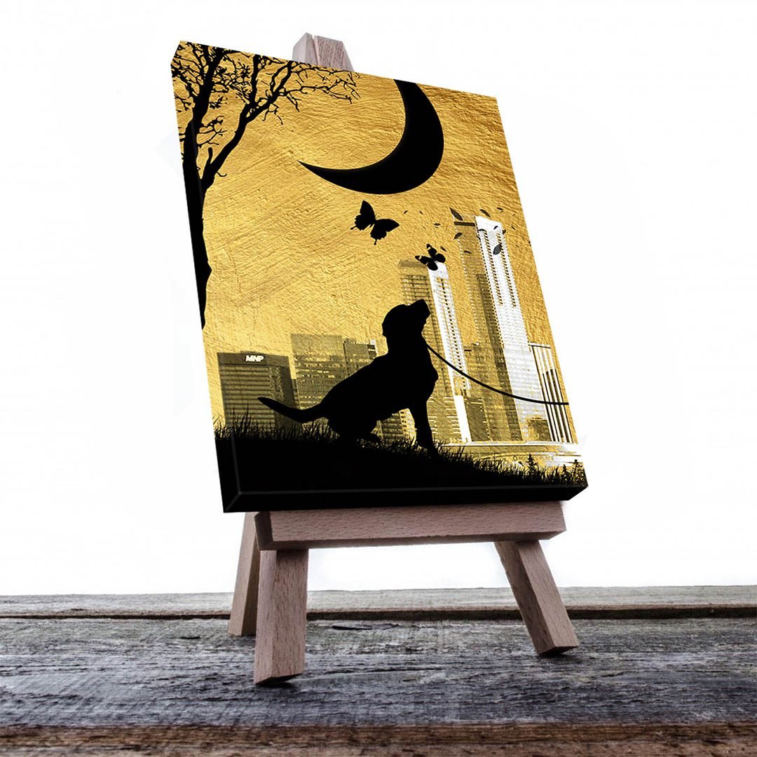 Cuadro Decorativo de Perro bajo la luna en Dorado y Negro