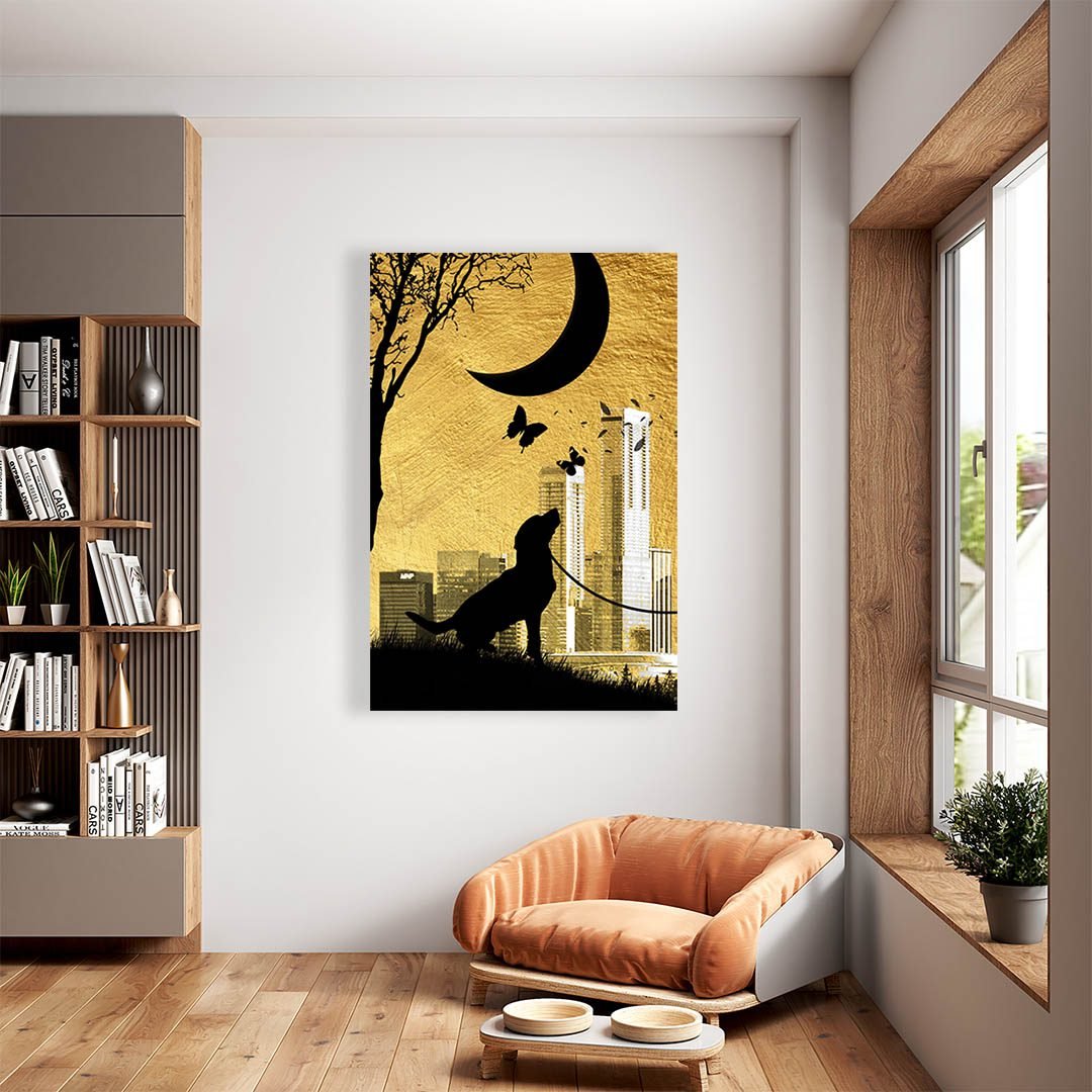 Cuadro Decorativo de Perro bajo la luna en Dorado y Negro - Imagen 2